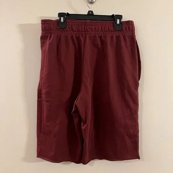 Under Armour Men's Burgundy Shorts - Size Medium - Picture 2 of 4